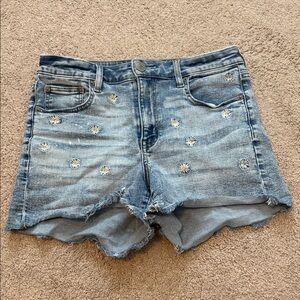 Daisy Embroidered Light Wash Denim Shorts